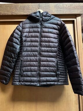 Patagonia Hooded Puffer Jacket -Black